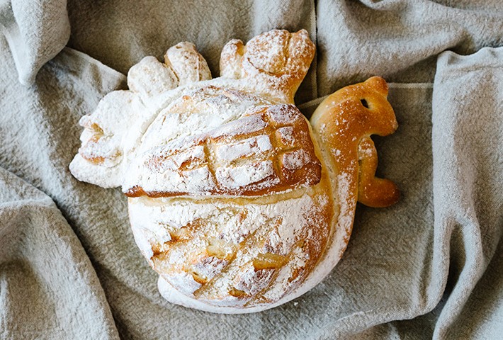 https://www.lafarmbakery.com/sites/default/files/styles/bread_image/public/turkeybreadLG_0.jpg?itok=Ndm8OKPE